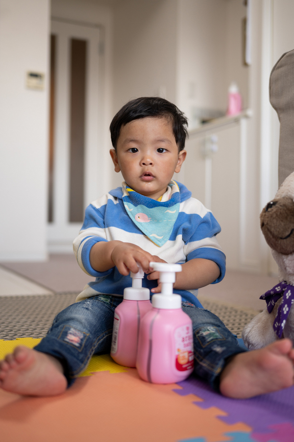 Yoshi, posing with arau.baby full body soap bottles.